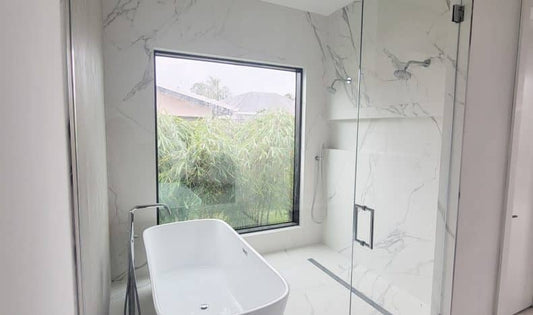 Bathtub Door secrets revealed: sliding or hinged doors, it's all here!